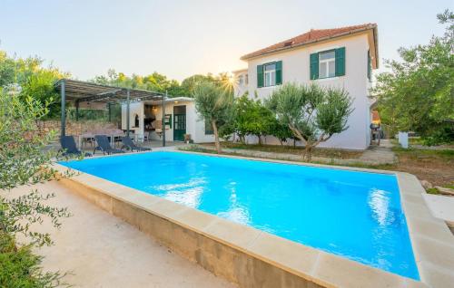 Amazing Home In Kolocep With Wifi