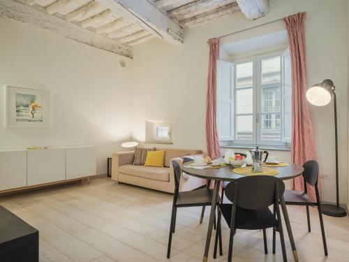 One-Bedroom Apartment image 7