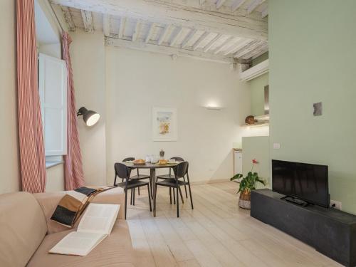 One-Bedroom Apartment image 2