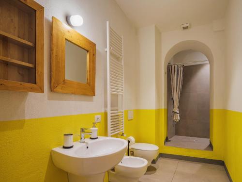 One-Bedroom Apartment image 5