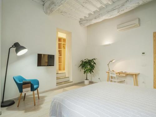One-Bedroom Apartment image 4