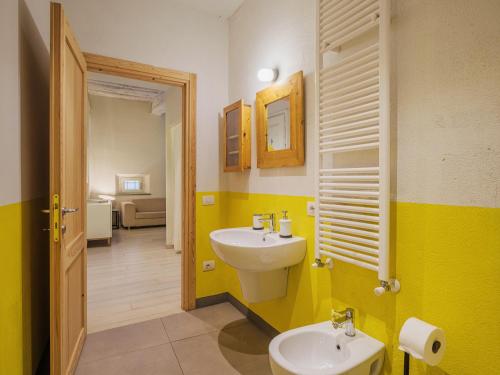 One-Bedroom Apartment image 9