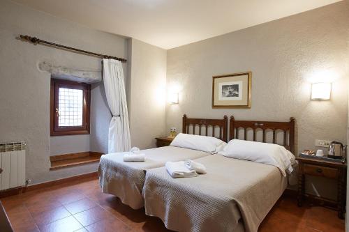 2 twin beds