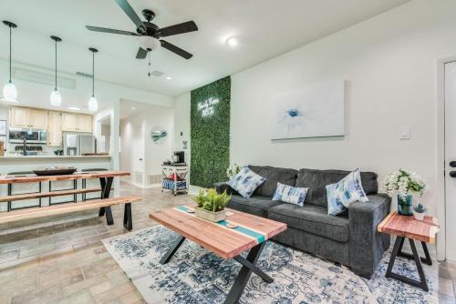 Comal Condo - Riverfont Complex Across from Schlitterbahn in New Braunfels, USA