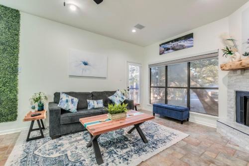 Comal Condo - Riverfont Complex Across from Schlitterbahn in New Braunfels, USA