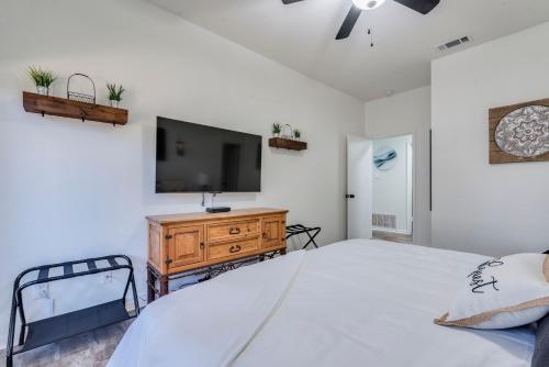 Comal Condo - Riverfont Complex Across from Schlitterbahn in New Braunfels, USA