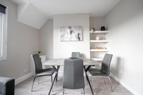 Kennington Apartment D/Apartment - image 3
