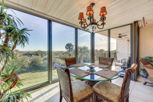 Beachfront St Augustine Beach Condo, Stunning View in St. Augustine, USA