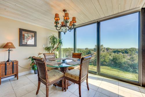 Beachfront St Augustine Beach Condo, Stunning View in St. Augustine, USA