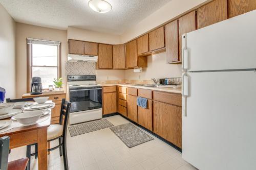 Savoy Apartment about 4 Mi to University of Illinois!