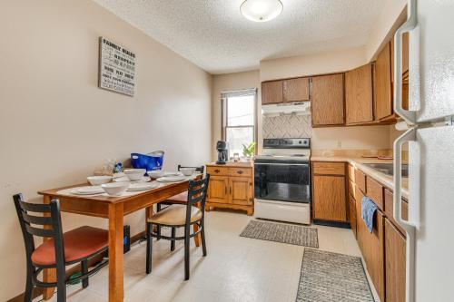 Savoy Apartment about 4 Mi to University of Illinois!