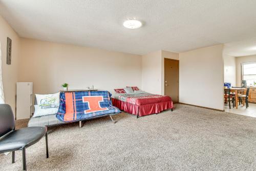 Savoy Apartment about 4 Mi to University of Illinois!