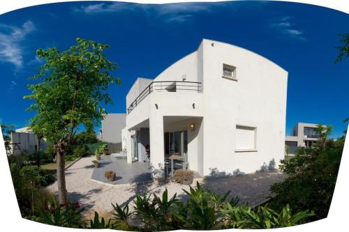 Villa St louis à 50m de la mer+6 velos +Piscine+climatisation - Location, gîte - Sète