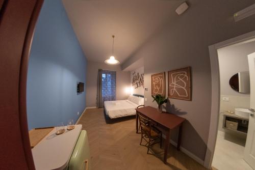 Deluxe Room image 10