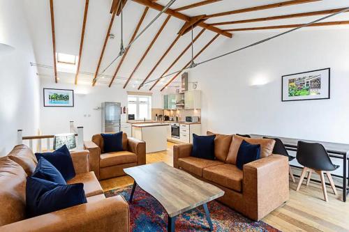 2BR, Gated parking, 50 TV, Nespresso machine, Londres