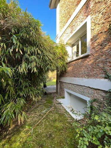 Appartement accès indépendant Mi-sol de maison - Chambre d'hôtes - Vaucresson