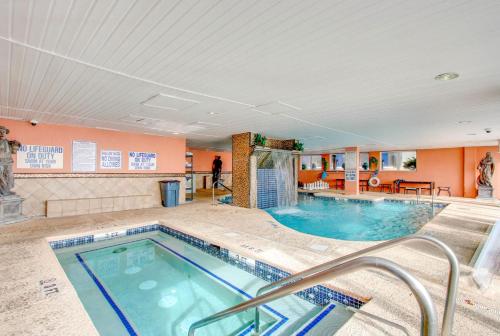 2BR Condo with Ocean View - 수영장