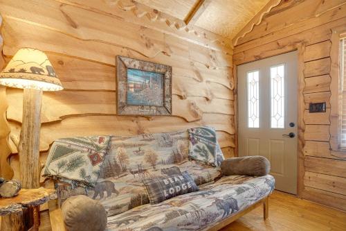Secluded Family Retreat in Dahlonega with Hot Tub! in Dahlonega, USA