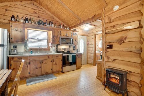Secluded Family Retreat in Dahlonega with Hot Tub! in Dahlonega, USA