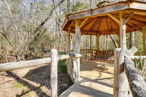 Secluded Family Retreat in Dahlonega with Hot Tub!