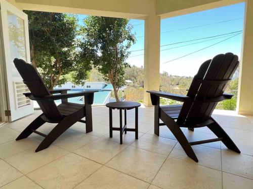 Aruanda Apartment - perfect get-away for two at the top of Bequia