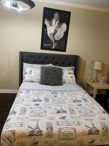 Hollywood Loft spacious with 2 beds and parking in Los Angeles, USA
