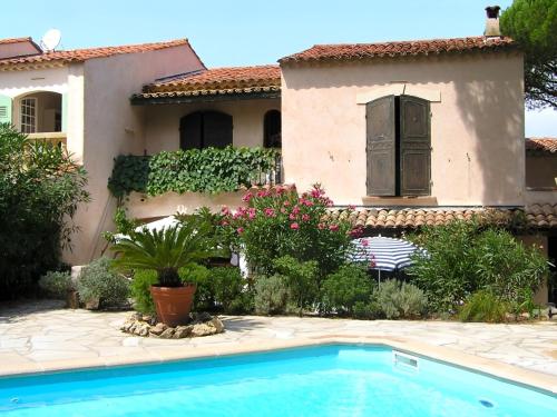 GASABRA Villa avec piscine au Domaine de Font Mourier à 5km de Saint Tropez pour 6 personnes - Location, gîte - Cogolin