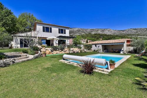 Belle Villa Avec Piscine Proche Aix en Provence - Villa Victoire - Location saisonnière - Puyloubier