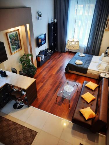 Luxury Senate Apartment - Tap to explore photos