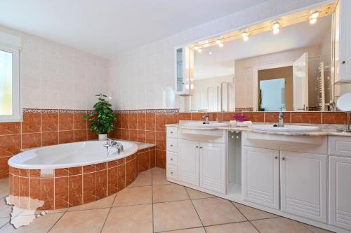 Three-Bedroom Villa image 10