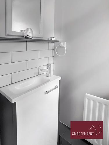 Létesítmények, Knaphill - 2 Bed House - Private Garden & Parking in Greater London