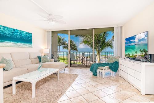 ***SERENDIPITY ON THE MOANA - Legal & Oceanfront - Great for Work & Play!*** in Maili (HI)