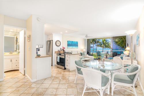 ***SERENDIPITY ON THE MOANA - Legal & Oceanfront - Great for Work & Play!*** in Maili (HI)