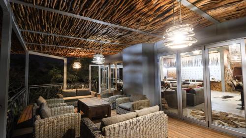 Balcony/terrace, Mountain Peak Game Lodge in Outjo