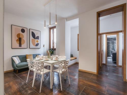 The Best Rent - Three-bedroom apartment near Piazza Barberini, Rome (photo 3)