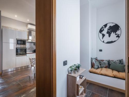 The Best Rent - Three-bedroom apartment near Piazza Barberini, Rome (photo 7)