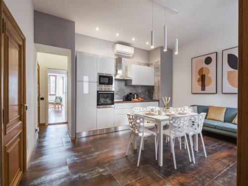 The Best Rent - Three-bedroom apartment near Piazza Barberini, Rome (photo 5)