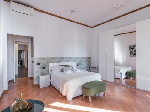 The Best Rent - Three-bedroom apartment near Piazza Barberini, Rome (photo 6)