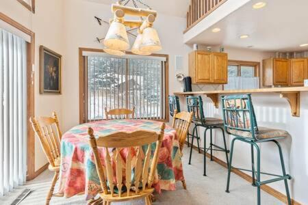 3BDR Mountain Retreat with Stunning Views in Blue River