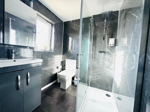 Ванна кімната, Tillicoultry Jupiter Apartment - Scotland Holiday Let in Тілліколтрі