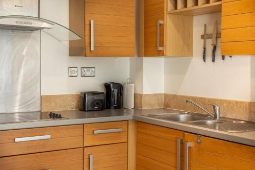 Modern One Bedroom City Tower - Canary Wharf - image 8
