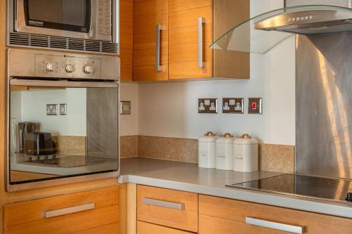 Modern One Bedroom City Tower - Canary Wharf - image 12