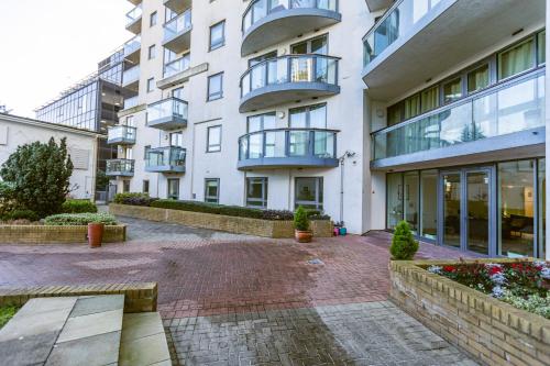 Modern One Bedroom City Tower - Canary Wharf - image 4