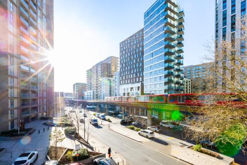 Modern One Bedroom City Tower - Canary Wharf - image 6