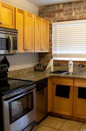 Cozy condo minutes from downtown ATL in Atlanta, USA