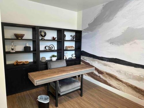 Spacious TH w/ Firepit, Mountain Views & Garage in Denver, USA