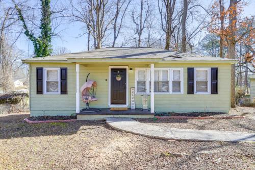 Pet-Friendly Georgia Retreat with Fire Pit and Porch!