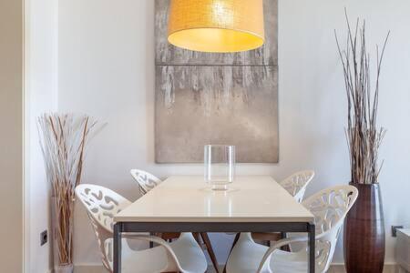 The Collection Barcelona - Wonderful 2-bd apart with balcony Plaza Cataluña 4