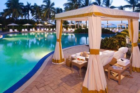 泳池, The Palms, Ocean View Studio Located at Ritz Carlton - Key Biscayne in 海灘地區