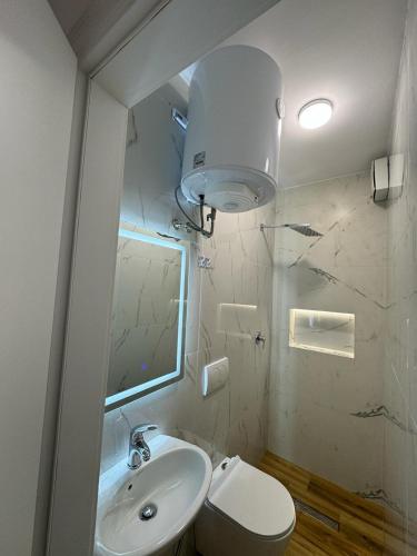 Keli’s apartment, Tirana (Foto 6)